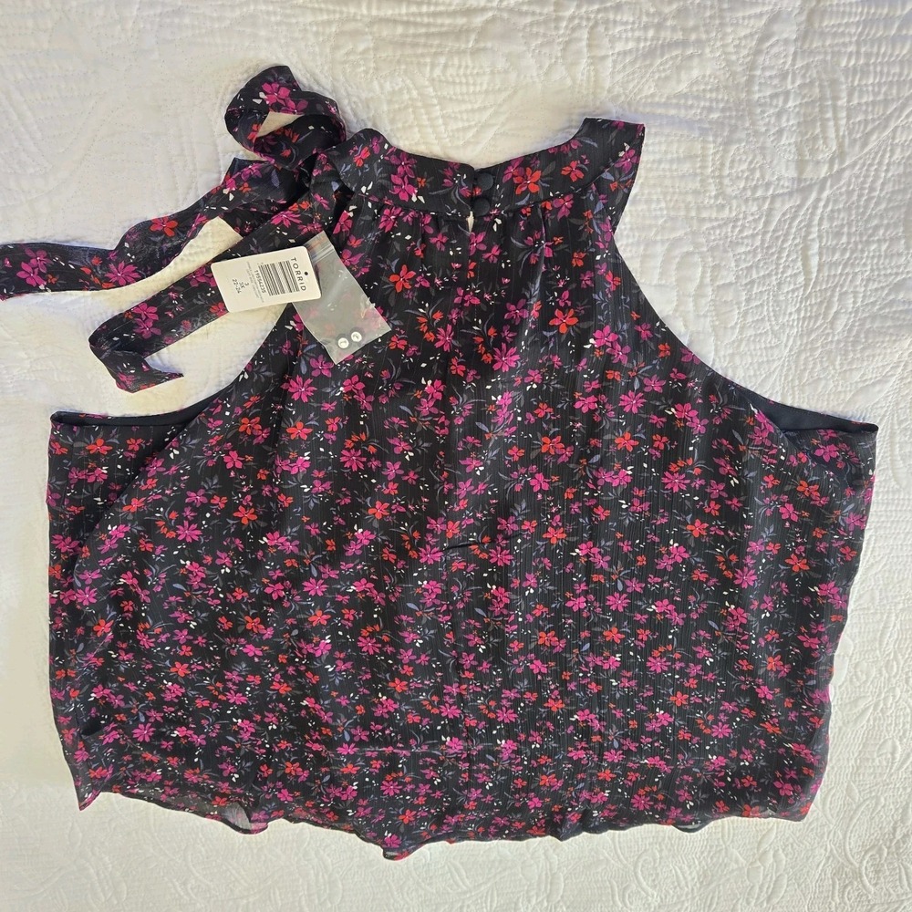 NWT Torrid Crinkle Lurex Chiffon Halter Top Black Floral Flowy Bow 3X 22-24 - Picture 10 of 12